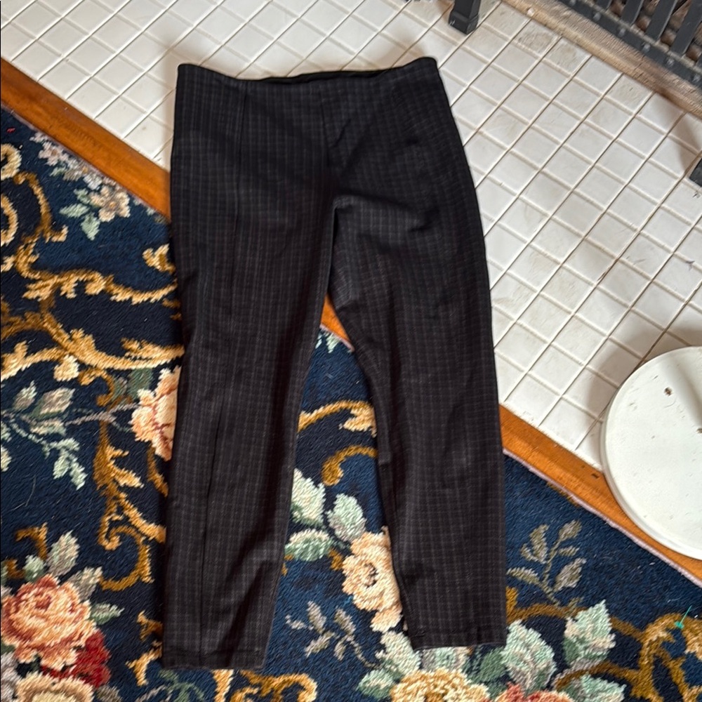 Liverpool‎  subtle striped  Leggings- worn 2-3x -excellent condition - great!
